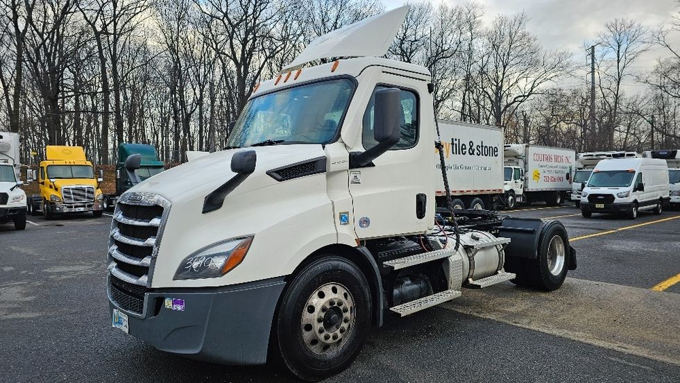 Day Cab Tractor-Heavy Duty Tractors-Freightliner-2021-T11642ST-Dayton-NJ-142,971\n\t\tmiles-$ 56,750 - Image 3