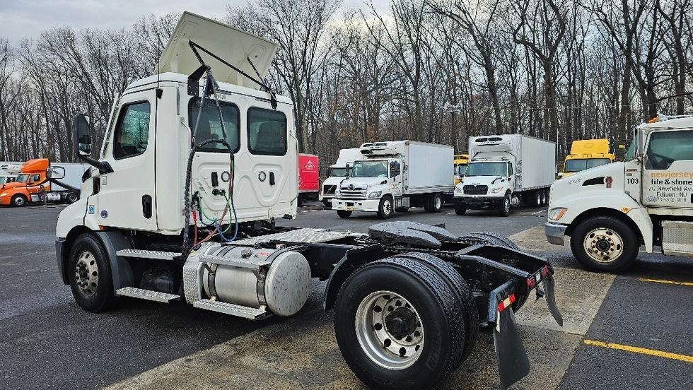 Day Cab Tractor-Heavy Duty Tractors-Freightliner-2021-T11642ST-Dayton-NJ-142,971\n\t\tmiles-$ 56,750 - Image 5