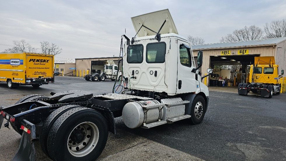 Day Cab Tractor-Heavy Duty Tractors-Freightliner-2021-T11642ST-Dayton-NJ-142,971\n\t\tmiles-$ 56,750 - Image 7