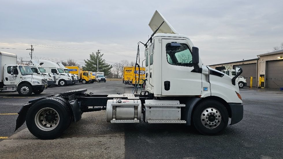 Day Cab Tractor-Heavy Duty Tractors-Freightliner-2021-T11642ST-Dayton-NJ-142,971\n\t\tmiles-$ 56,750 - Image 8