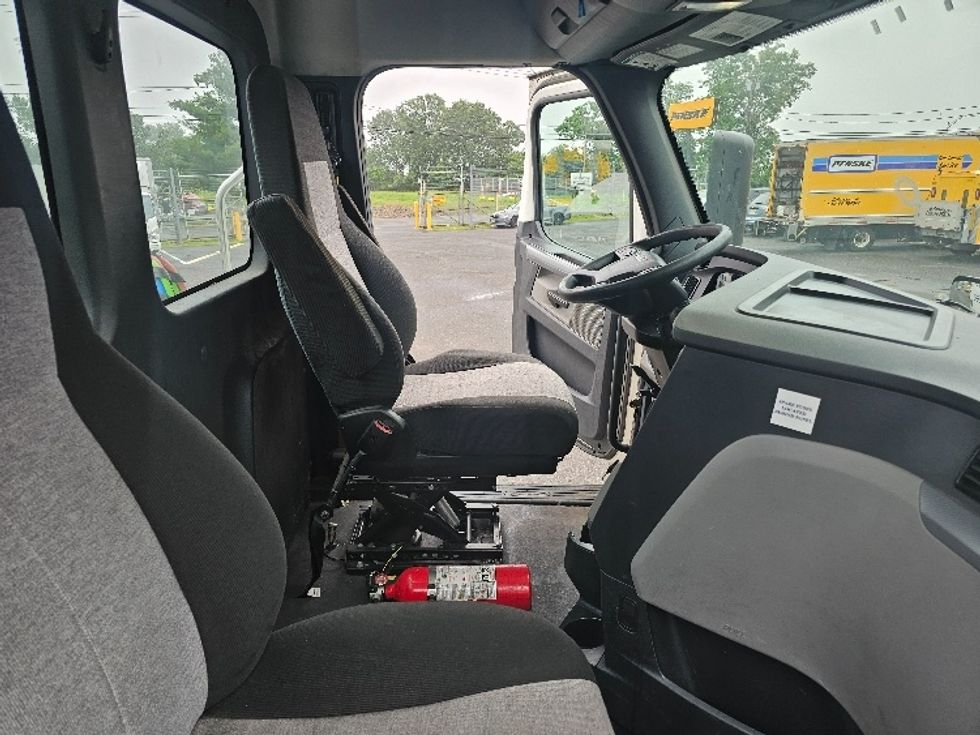 Day Cab Tractor-Heavy Duty Tractors-Freightliner-2021-T11642ST-Edison-NJ-136,793\n\t\tmiles-$ 57,000 - Image 14