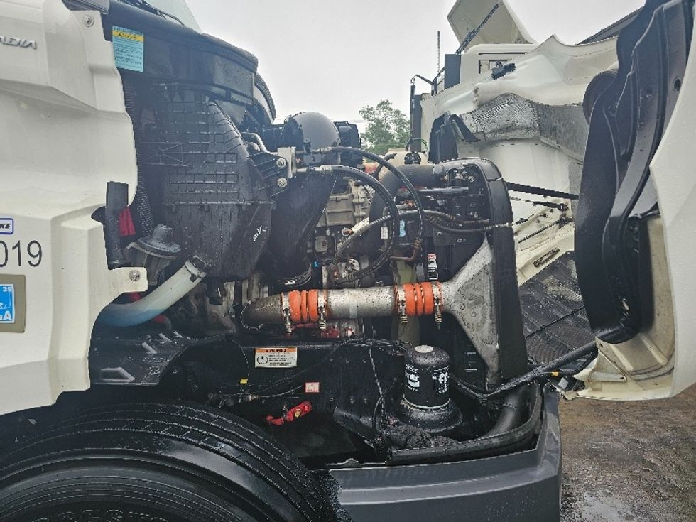 Day Cab Tractor-Heavy Duty Tractors-Freightliner-2021-T11642ST-Edison-NJ-136,793\n\t\tmiles-$ 57,000 - Image 15