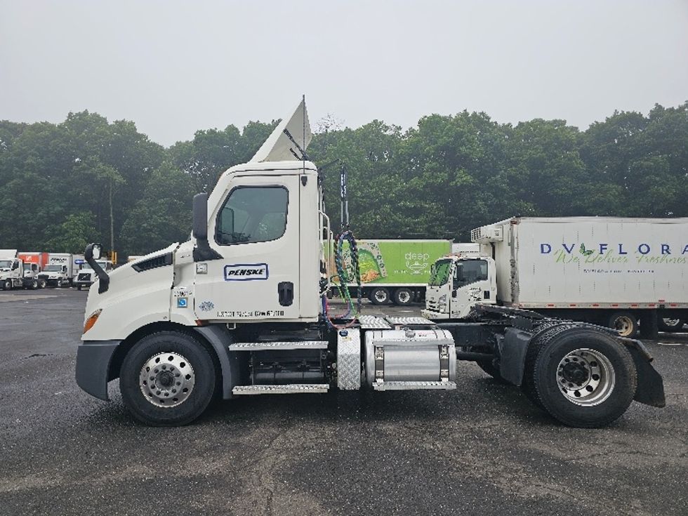 Day Cab Tractor-Heavy Duty Tractors-Freightliner-2021-T11642ST-Edison-NJ-136,793\n\t\tmiles-$ 57,000 - Image 4