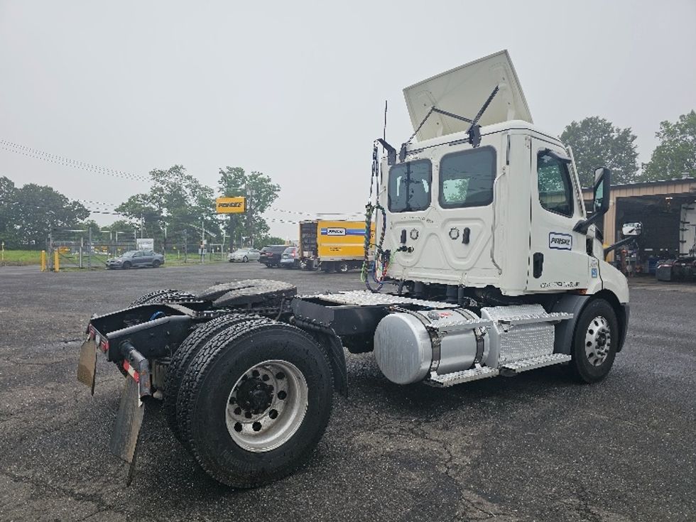 Day Cab Tractor-Heavy Duty Tractors-Freightliner-2021-T11642ST-Edison-NJ-136,793\n\t\tmiles-$ 57,000 - Image 7
