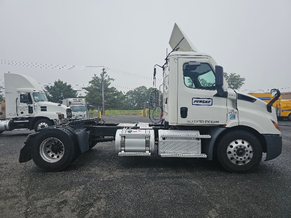 Day Cab Tractor-Heavy Duty Tractors-Freightliner-2021-T11642ST-Edison-NJ-136,793\n\t\tmiles-$ 57,000 - Image 8