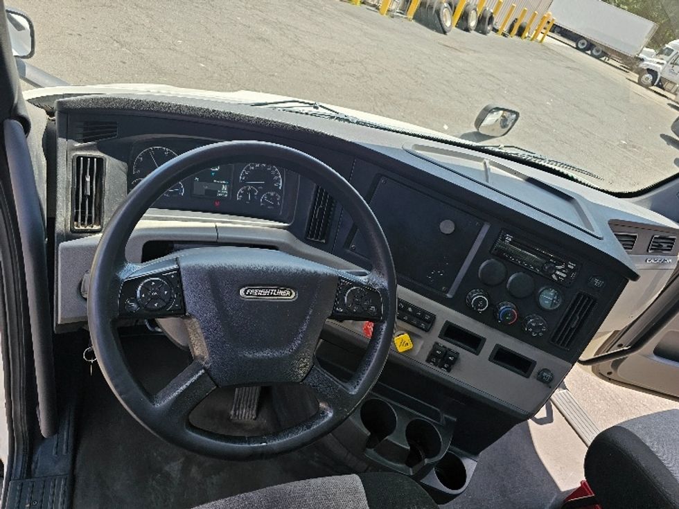 Day Cab Tractor-Heavy Duty Tractors-Freightliner-2021-T11642ST-Edison-NJ-175,403\n\t\tmiles-$ 55,250 - Image 11