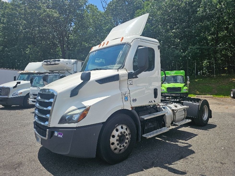 Day Cab Tractor-Heavy Duty Tractors-Freightliner-2021-T11642ST-Edison-NJ-175,403\n\t\tmiles-$ 55,250 - Image 3
