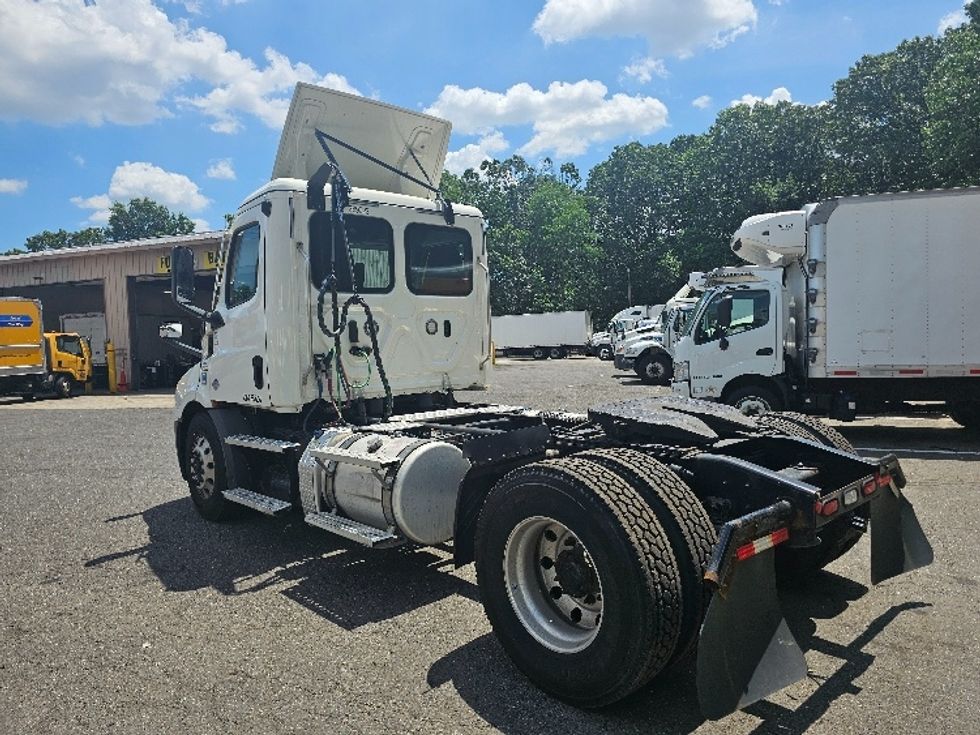 Day Cab Tractor-Heavy Duty Tractors-Freightliner-2021-T11642ST-Edison-NJ-175,403\n\t\tmiles-$ 55,250 - Image 5