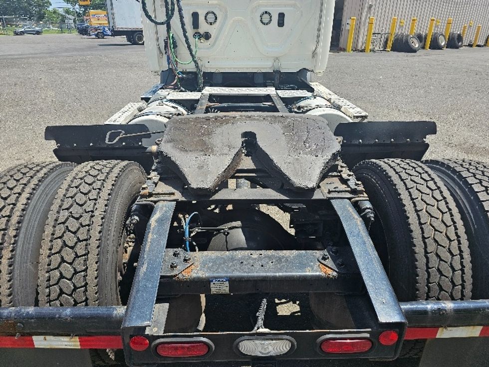 Day Cab Tractor-Heavy Duty Tractors-Freightliner-2021-T11642ST-Edison-NJ-175,403\n\t\tmiles-$ 55,250 - Image 6