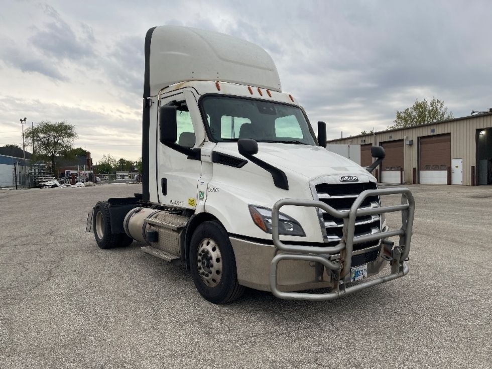 Day Cab Tractor-Heavy Duty Tractors-Freightliner-2021-T11642ST-Elkhart-IN-542,657\n\t\tmiles-$ 34,750 - Image 1