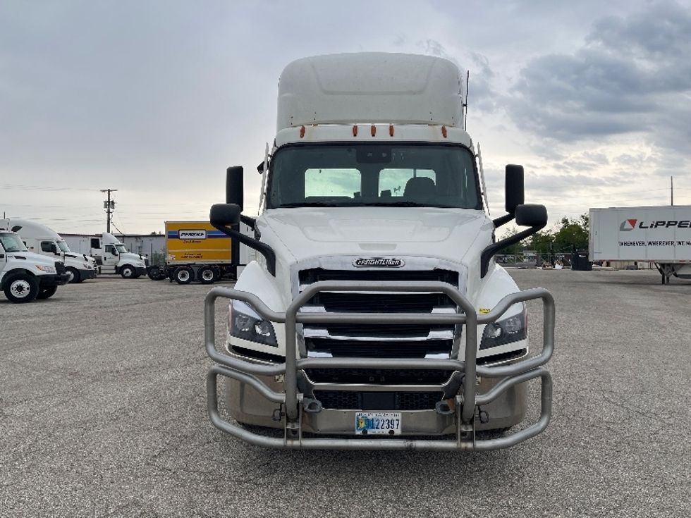 Day Cab Tractor-Heavy Duty Tractors-Freightliner-2021-T11642ST-Elkhart-IN-542,657\n\t\tmiles-$ 34,750 - Image 2