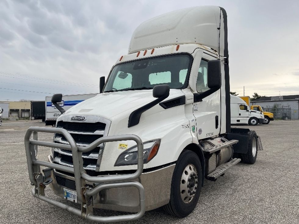 Day Cab Tractor-Heavy Duty Tractors-Freightliner-2021-T11642ST-Elkhart-IN-542,657\n\t\tmiles-$ 34,750 - Image 3