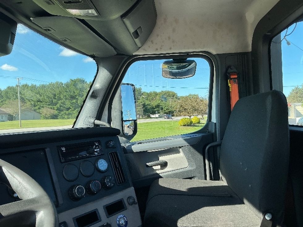 Day Cab Tractor-Heavy Duty Tractors-Freightliner-2021-T11642ST-Elkhart-IN-561,116\n\t\tmiles-$ 34,250 - Image 10