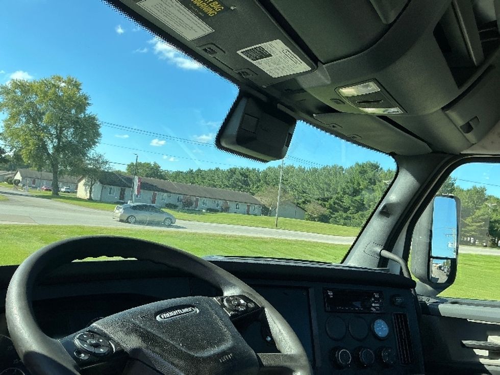 Day Cab Tractor-Heavy Duty Tractors-Freightliner-2021-T11642ST-Elkhart-IN-561,116\n\t\tmiles-$ 34,250 - Image 11