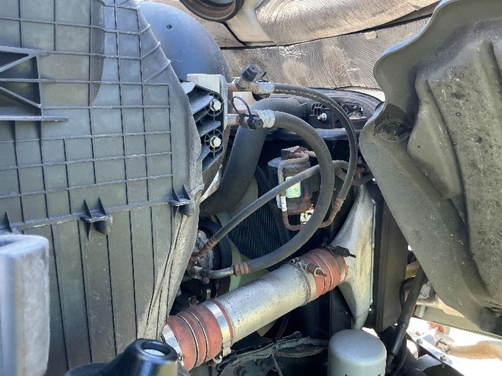 Day Cab Tractor-Heavy Duty Tractors-Freightliner-2021-T11642ST-Elkhart-IN-561,116\n\t\tmiles-$ 34,250 - Image 15