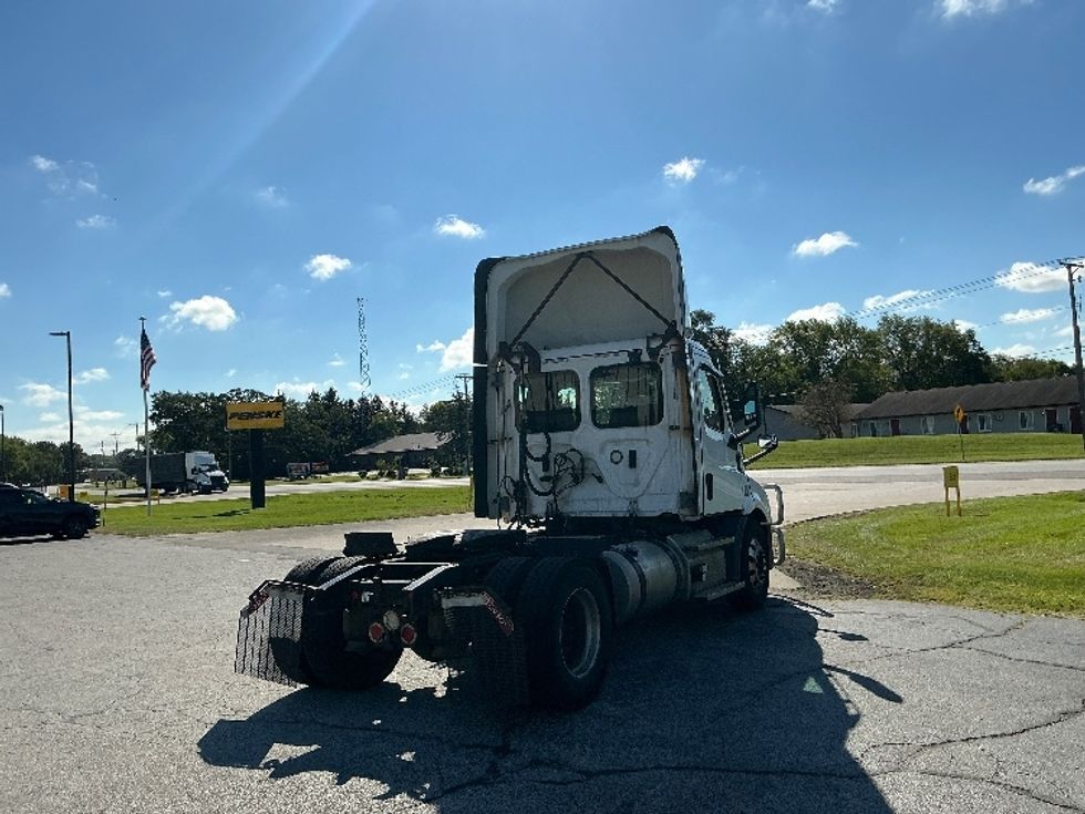 Day Cab Tractor-Heavy Duty Tractors-Freightliner-2021-T11642ST-Elkhart-IN-561,116\n\t\tmiles-$ 34,250 - Image 7