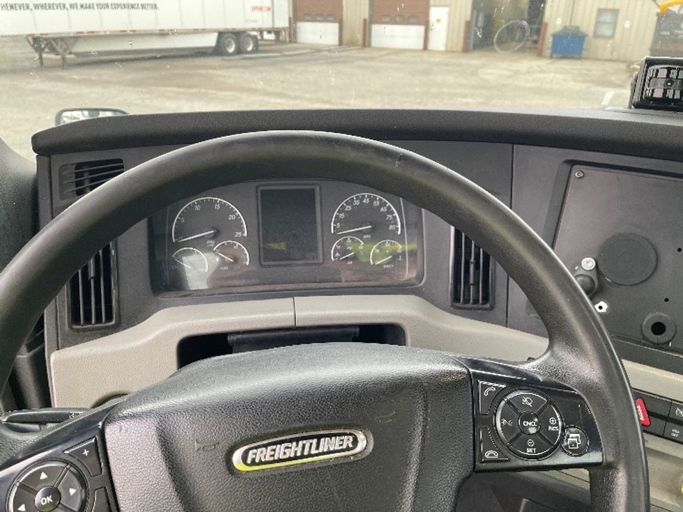 Day Cab Tractor-Heavy Duty Tractors-Freightliner-2021-T11642ST-Elkhart-IN-647,968\n\t\tmiles-$ 27,750 - Image 11