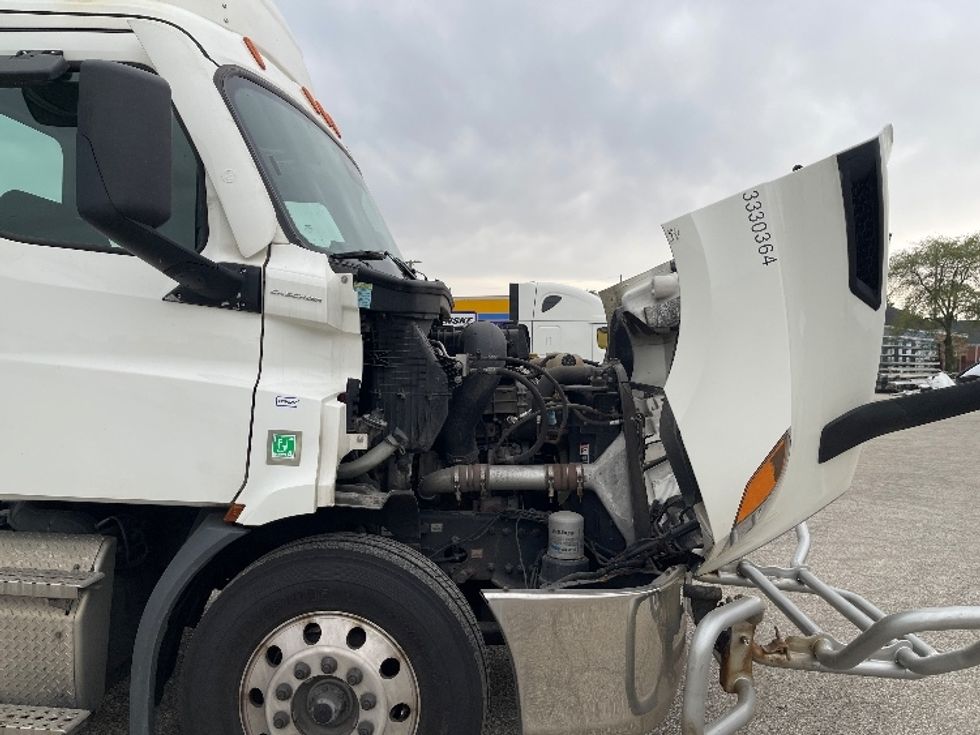 Day Cab Tractor-Heavy Duty Tractors-Freightliner-2021-T11642ST-Elkhart-IN-647,968\n\t\tmiles-$ 27,750 - Image 15