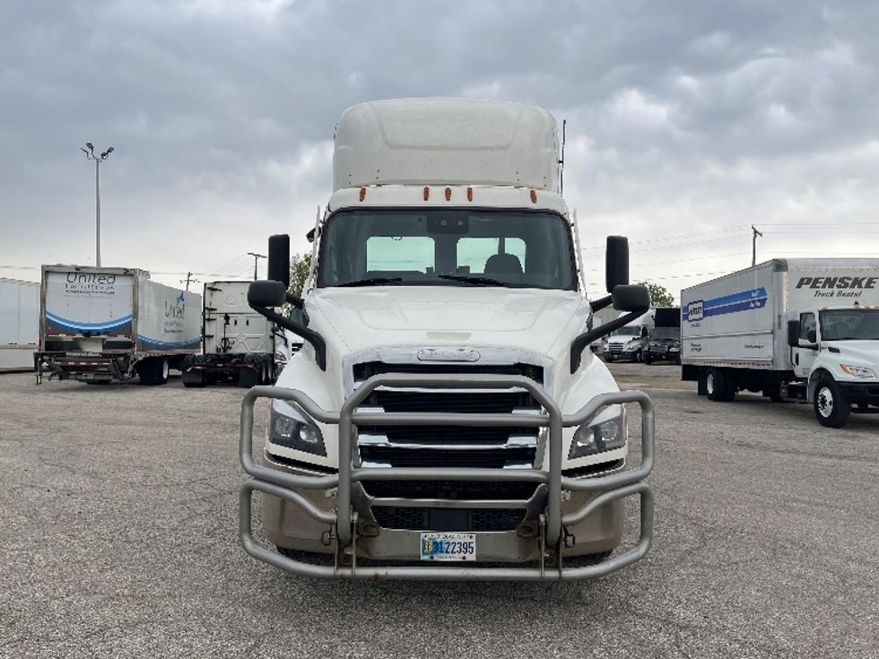 Day Cab Tractor-Heavy Duty Tractors-Freightliner-2021-T11642ST-Elkhart-IN-647,968\n\t\tmiles-$ 27,750 - Image 2