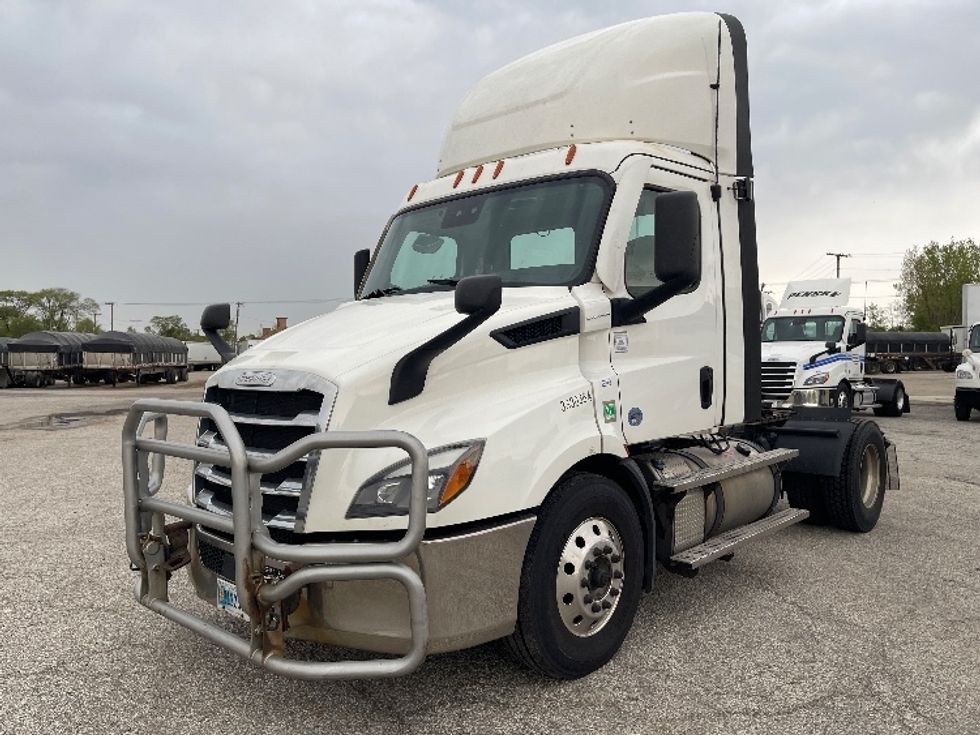 Day Cab Tractor-Heavy Duty Tractors-Freightliner-2021-T11642ST-Elkhart-IN-647,968\n\t\tmiles-$ 27,750 - Image 3