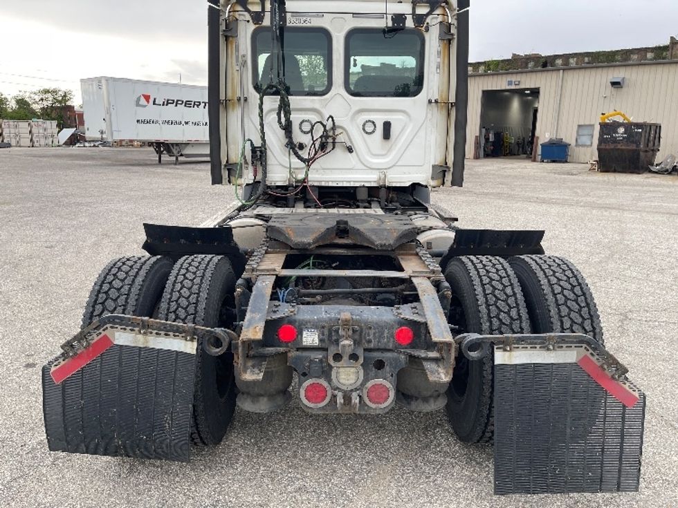 Day Cab Tractor-Heavy Duty Tractors-Freightliner-2021-T11642ST-Elkhart-IN-647,968\n\t\tmiles-$ 27,750 - Image 6