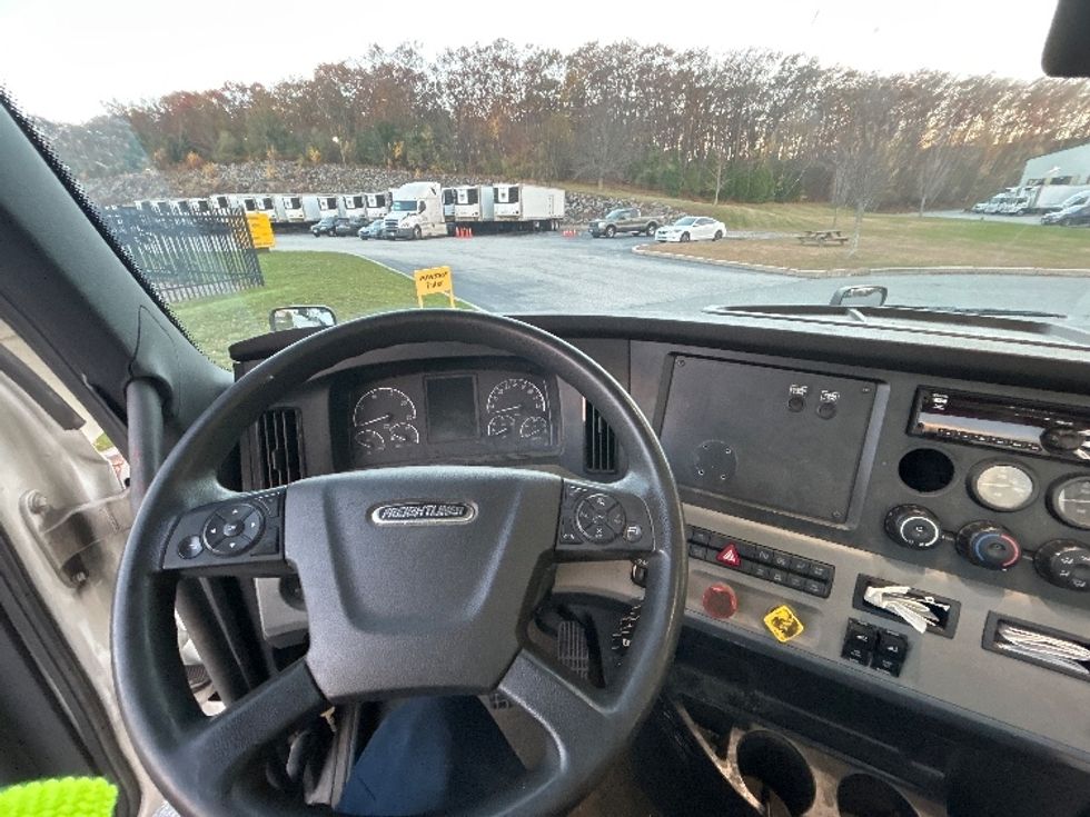 Day Cab Tractor-Heavy Duty Tractors-Freightliner-2021-T11642ST-Fitchburg-MA-295,611\n\t\tmiles-$ 47,250 - Image 11