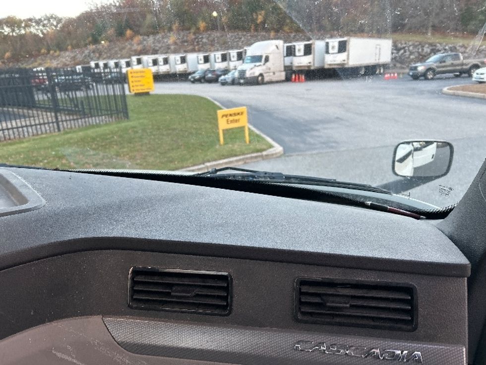 Day Cab Tractor-Heavy Duty Tractors-Freightliner-2021-T11642ST-Fitchburg-MA-295,611\n\t\tmiles-$ 47,250 - Image 13