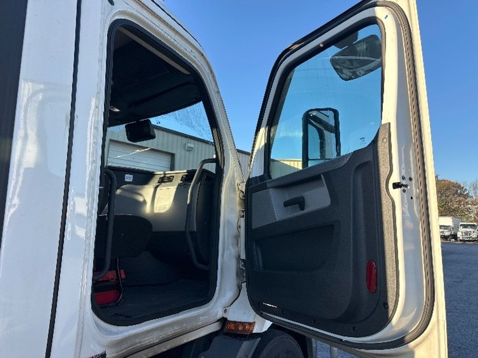 Day Cab Tractor-Heavy Duty Tractors-Freightliner-2021-T11642ST-Forest Park-GA-846,473\n\t\tmiles-$ 30,500 - Image 12