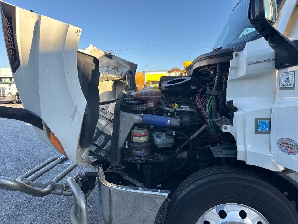 Day Cab Tractor-Heavy Duty Tractors-Freightliner-2021-T11642ST-Forest Park-GA-846,473\n\t\tmiles-$ 30,500 - Image 16