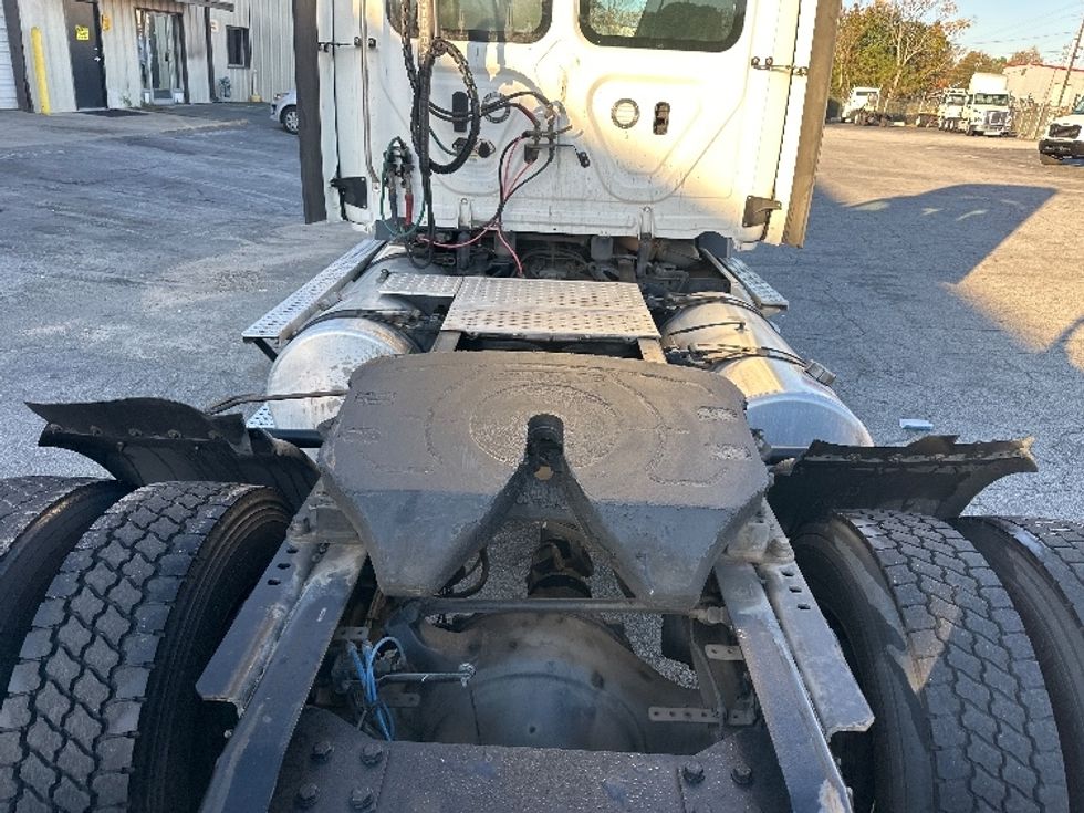 Day Cab Tractor-Heavy Duty Tractors-Freightliner-2021-T11642ST-Forest Park-GA-846,473\n\t\tmiles-$ 30,500 - Image 6