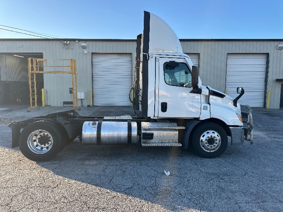 Day Cab Tractor-Heavy Duty Tractors-Freightliner-2021-T11642ST-Forest Park-GA-846,473\n\t\tmiles-$ 30,500 - Image 8