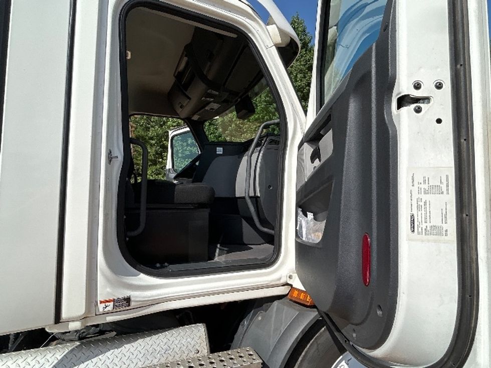 Day Cab Tractor-Heavy Duty Tractors-Freightliner-2021-T11642ST-Fort Worth-TX-282,811\n\t\tmiles-$ 54,000 - Image 12