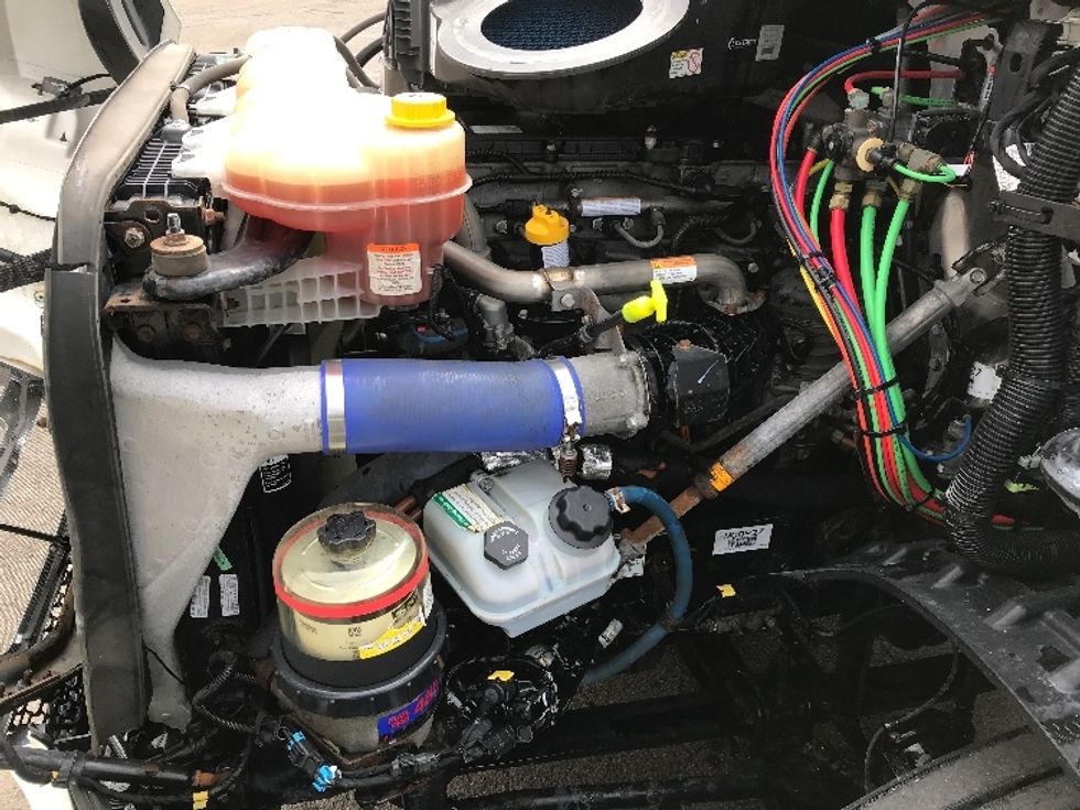 Day Cab Tractor-Heavy Duty Tractors-Freightliner-2021-T11642ST-Fredonia-NY-277,255\n\t\tmiles-$ 46,750 - Image 16