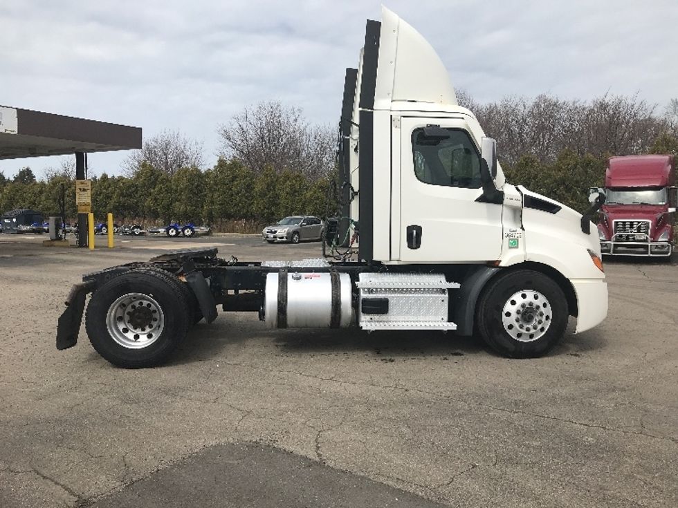Day Cab Tractor-Heavy Duty Tractors-Freightliner-2021-T11642ST-Fredonia-NY-277,255\n\t\tmiles-$ 46,750 - Image 8