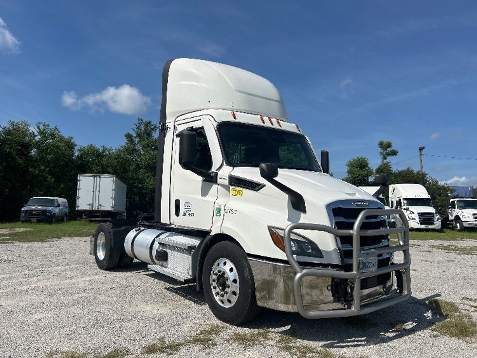 Day Cab Tractor-Heavy Duty Tractors-Freightliner-2021-T11642ST-Garden City-GA-1,000,289\n\t\tmiles-$ 27,750 - Image 1