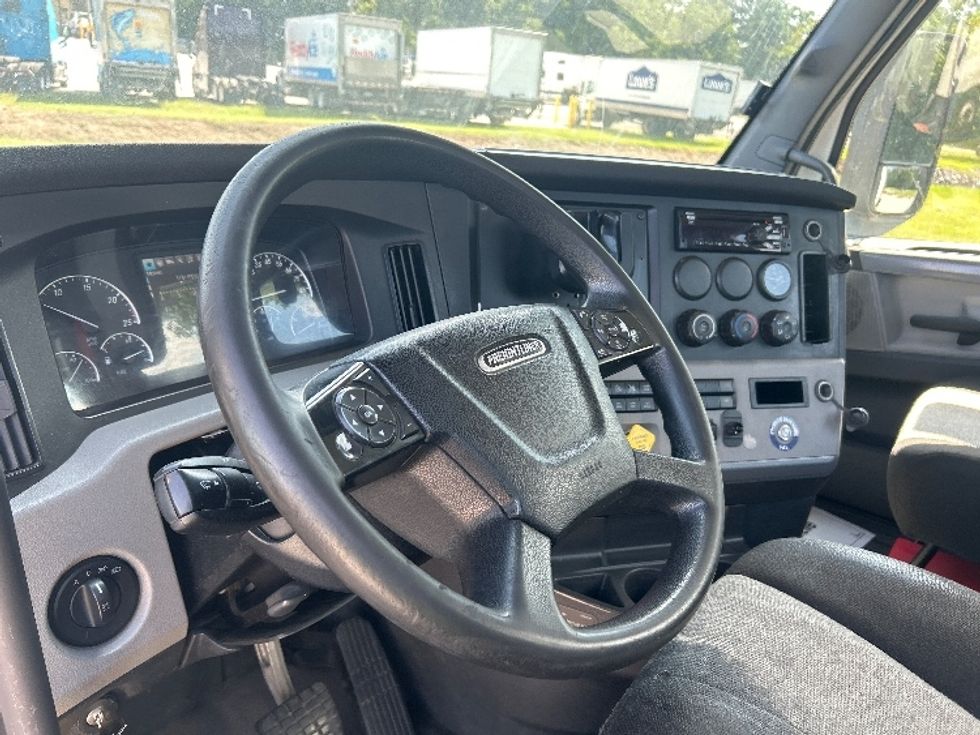 Day Cab Tractor-Heavy Duty Tractors-Freightliner-2021-T11642ST-Garden City-GA-1,000,289\n\t\tmiles-$ 27,750 - Image 10