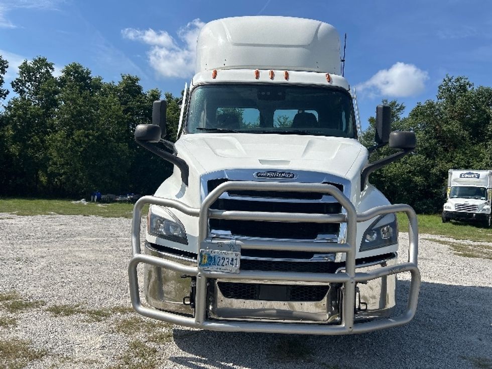 Day Cab Tractor-Heavy Duty Tractors-Freightliner-2021-T11642ST-Garden City-GA-1,000,289\n\t\tmiles-$ 27,750 - Image 2