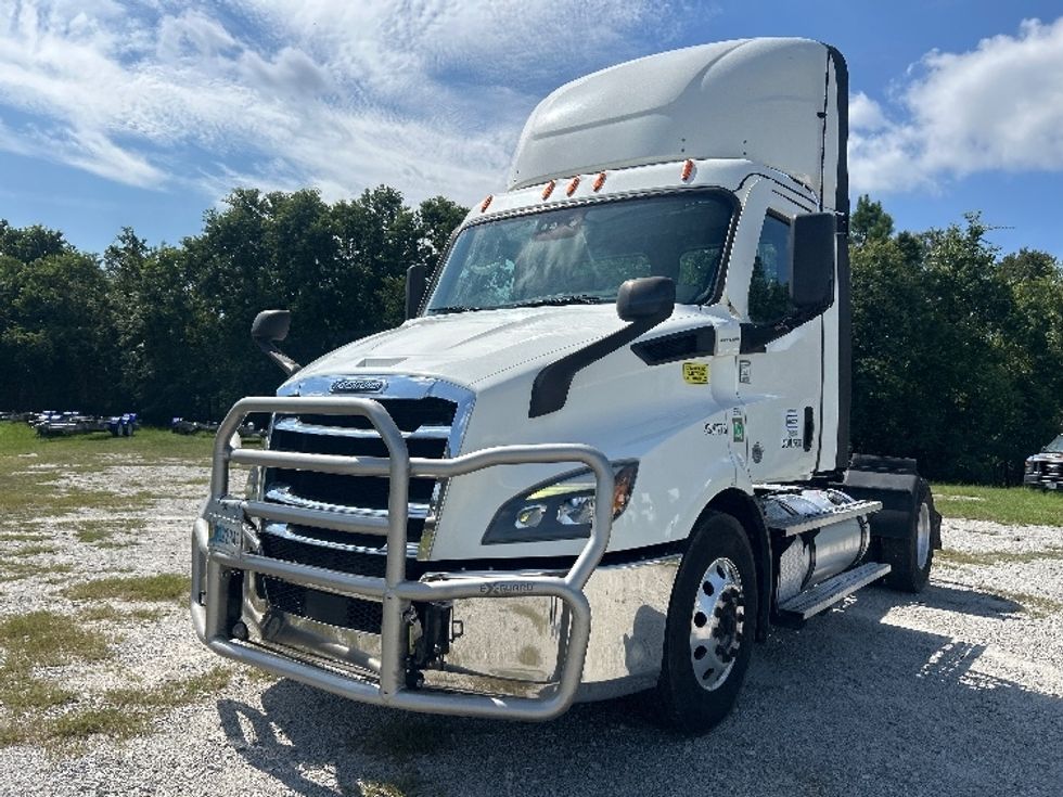 Day Cab Tractor-Heavy Duty Tractors-Freightliner-2021-T11642ST-Garden City-GA-1,000,289\n\t\tmiles-$ 27,750 - Image 3