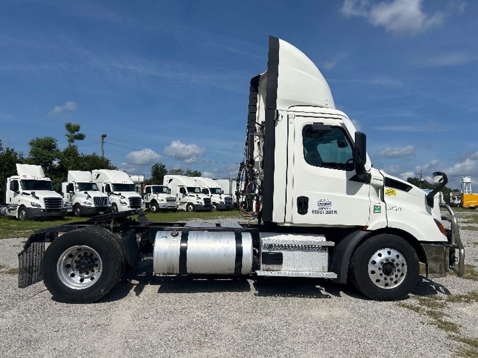 Day Cab Tractor-Heavy Duty Tractors-Freightliner-2021-T11642ST-Garden City-GA-1,000,289\n\t\tmiles-$ 27,750 - Image 8