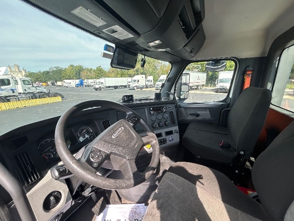 Day Cab Tractor-Heavy Duty Tractors-Freightliner-2021-T11642ST-Indianapolis-IN-440,472\n\t\tmiles-$ 45,000 - Image 10