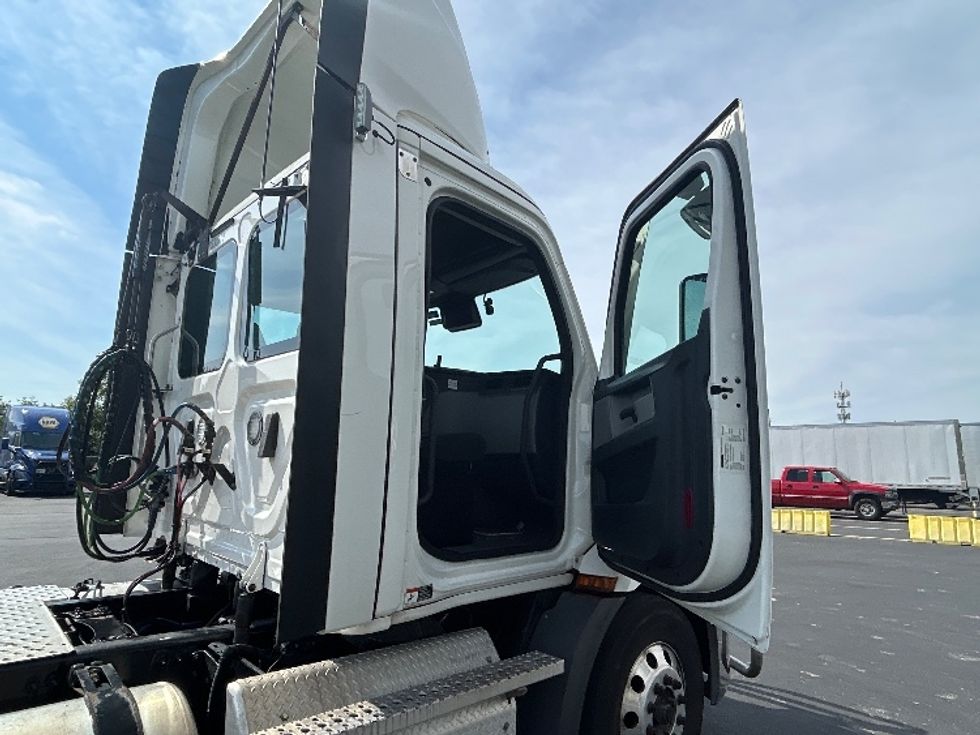 Day Cab Tractor-Heavy Duty Tractors-Freightliner-2021-T11642ST-Indianapolis-IN-440,472\n\t\tmiles-$ 45,000 - Image 12