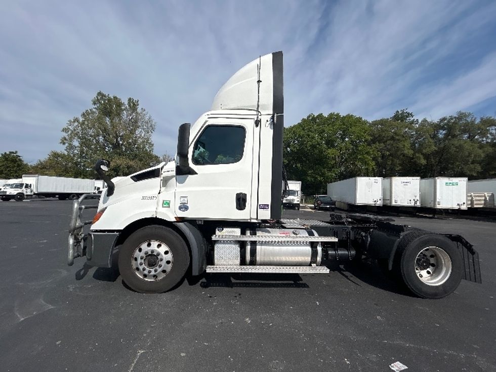 Day Cab Tractor-Heavy Duty Tractors-Freightliner-2021-T11642ST-Indianapolis-IN-440,472\n\t\tmiles-$ 45,000 - Image 4