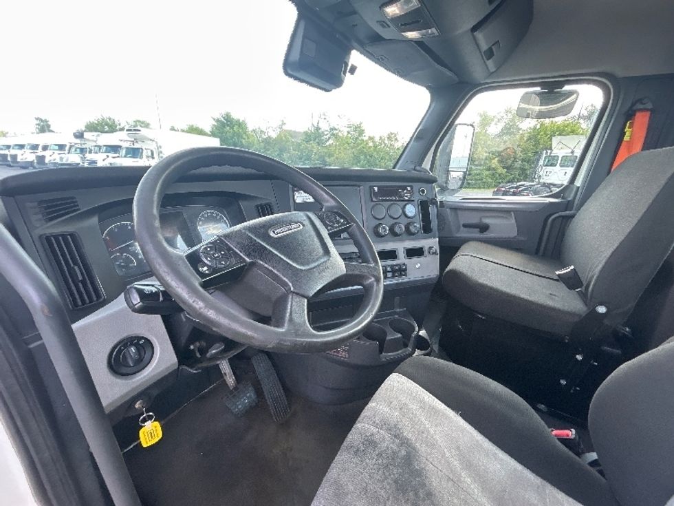 Day Cab Tractor-Heavy Duty Tractors-Freightliner-2021-T11642ST-Indianapolis-IN-551,034\n\t\tmiles-$ 34,000 - Image 10