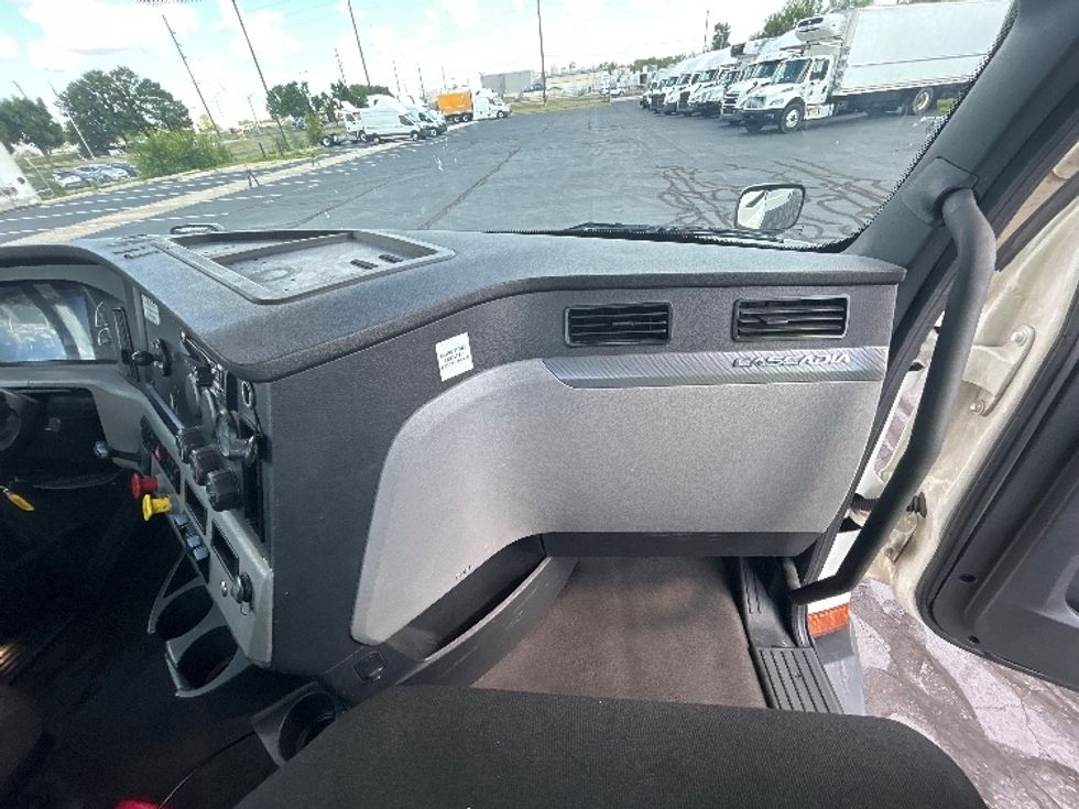 Day Cab Tractor-Heavy Duty Tractors-Freightliner-2021-T11642ST-Indianapolis-IN-551,034\n\t\tmiles-$ 34,000 - Image 13