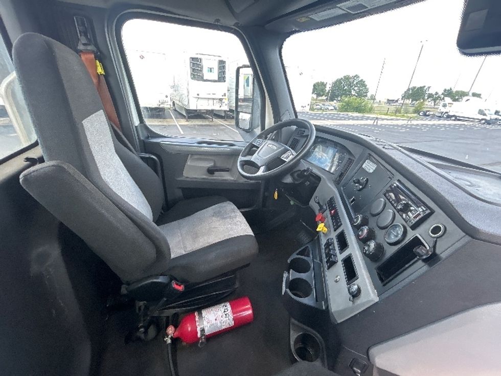 Day Cab Tractor-Heavy Duty Tractors-Freightliner-2021-T11642ST-Indianapolis-IN-551,034\n\t\tmiles-$ 34,000 - Image 14