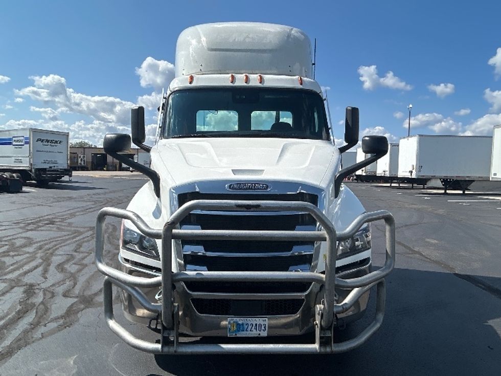 Day Cab Tractor-Heavy Duty Tractors-Freightliner-2021-T11642ST-Indianapolis-IN-551,034\n\t\tmiles-$ 34,000 - Image 2