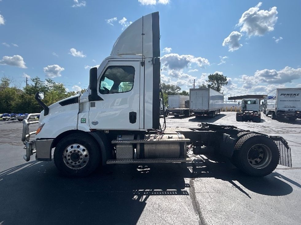 Day Cab Tractor-Heavy Duty Tractors-Freightliner-2021-T11642ST-Indianapolis-IN-551,034\n\t\tmiles-$ 34,000 - Image 4