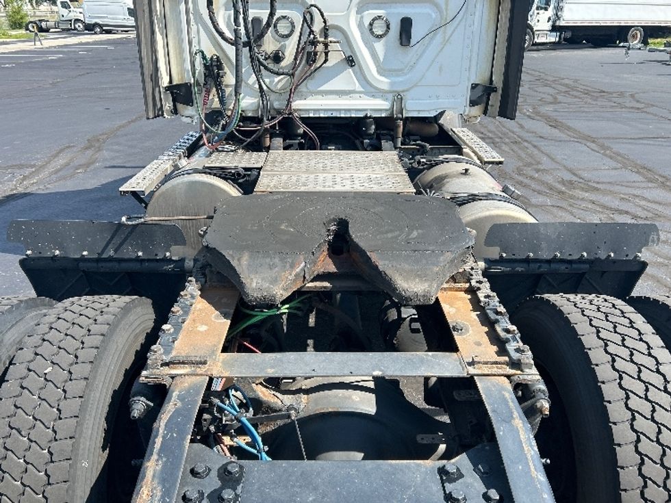 Day Cab Tractor-Heavy Duty Tractors-Freightliner-2021-T11642ST-Indianapolis-IN-551,034\n\t\tmiles-$ 34,000 - Image 6