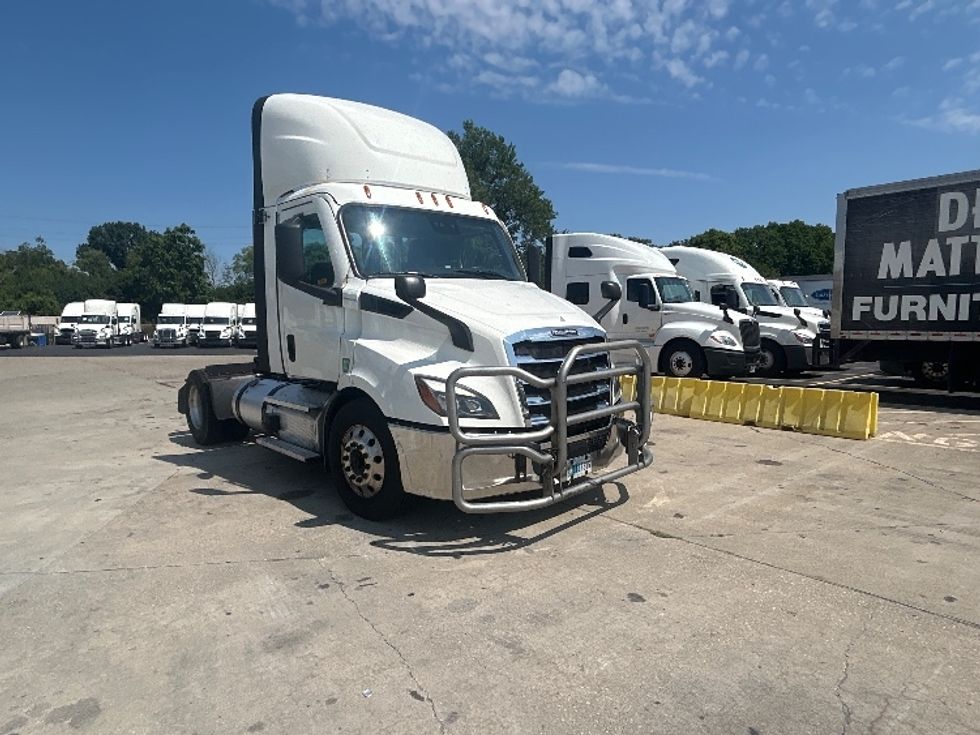 Day Cab Tractor-Heavy Duty Tractors-Freightliner-2021-T11642ST-Indianapolis-IN-633,302\n\t\tmiles-$ 27,750 - Image 1