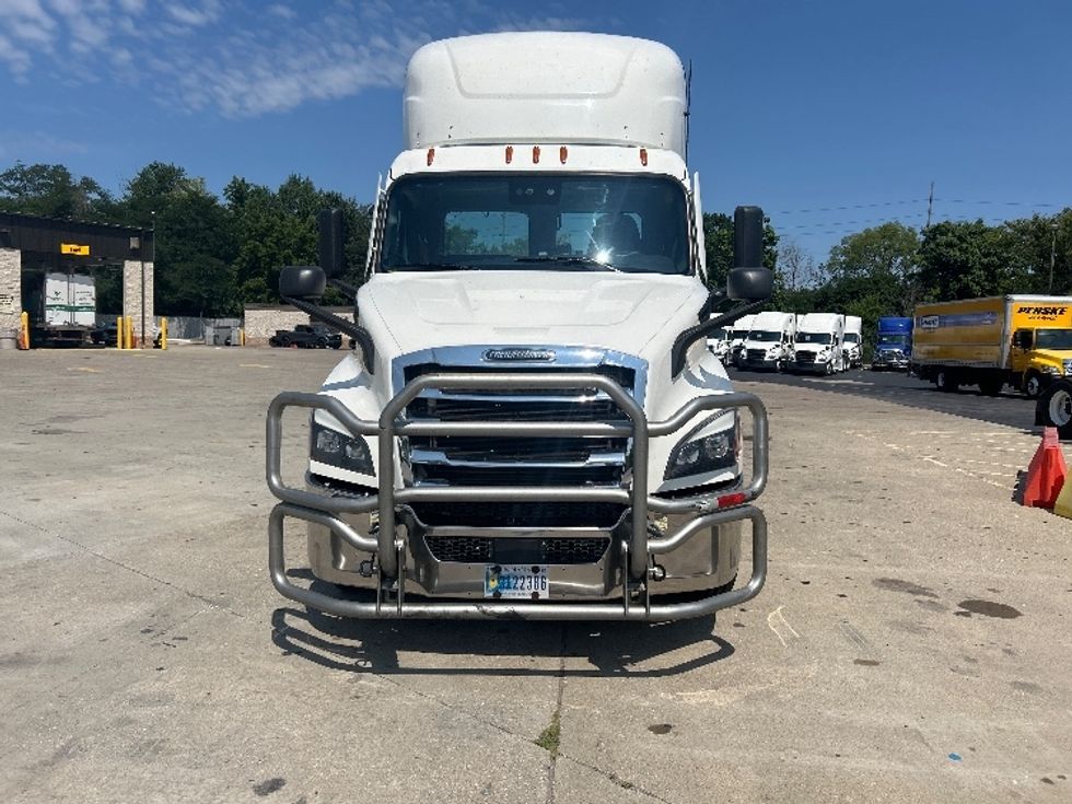 Day Cab Tractor-Heavy Duty Tractors-Freightliner-2021-T11642ST-Indianapolis-IN-633,302\n\t\tmiles-$ 27,750 - Image 2